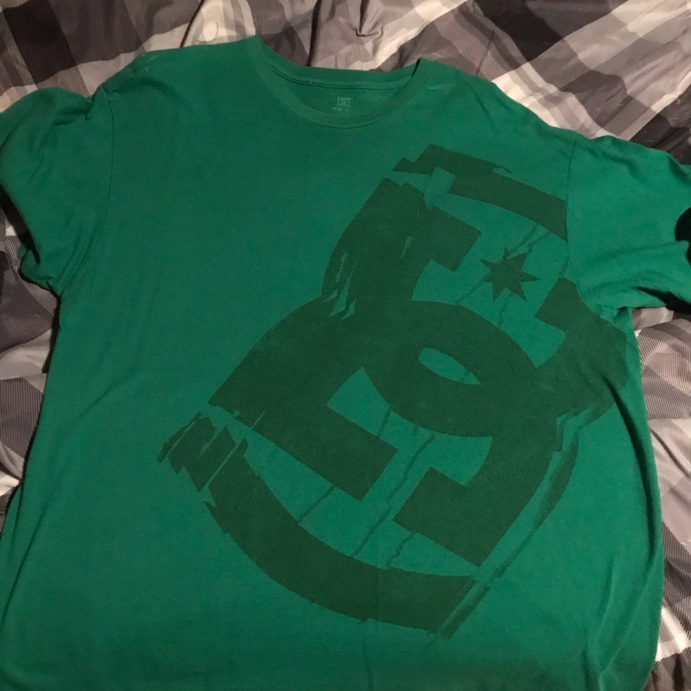 DC short sleeve shirt. Size XXL